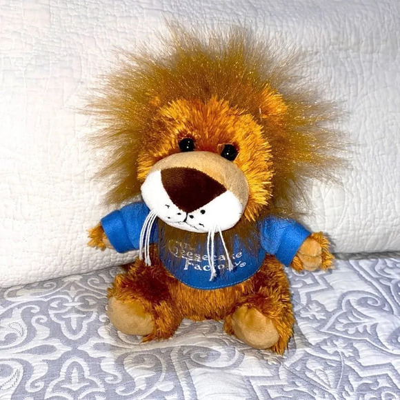 Cheesecake Factory stuffed lion toy - Picture 1 of 3